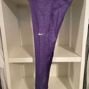 Small Nike leggings